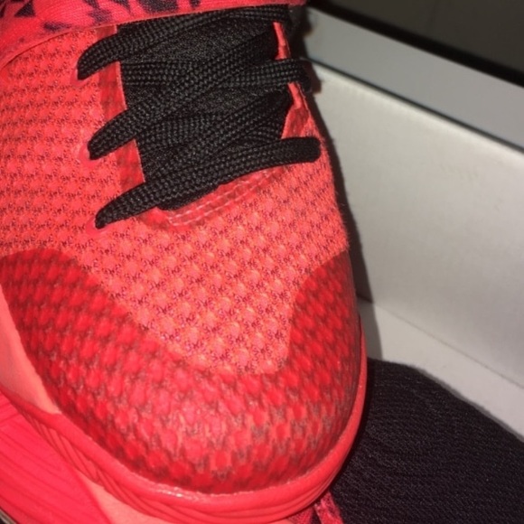 Kyries 2 inferno - Picture 6 of 7